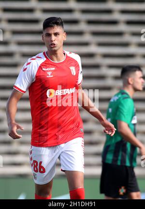 LAVRADIO, PORTUGAL - OCTOBRE 16: Bruno Rodrigues de SC Braga fête après avoir marquant un but, lors du match de la coupe portugaise entre UFC Moitense et SC Braga à l'Estadio Alfredo Da Silva le 17 octobre 2021 à Lavradio, Portugal.(Support MB) Banque D'Images