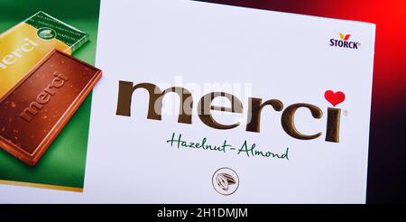 POZNAN, POL - APR 7, 2020: Box de Merci, une marque européenne de bonbons au chocolat produite par la société allemande August Storck KG, dont le siège est à Berlin Banque D'Images