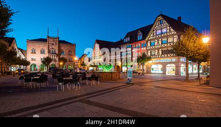 Wurzburg, Allemagne - 23 septembre 2014 : place de la vieille ville de Wurzburg, Bavière, Allemagne la nuit Banque D'Images