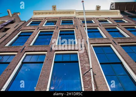 AMSTERDAM, PAYS-BAS - MARS 2018 : façade de la maison d'Anne Frank située dans le quartier du Vieux Central à Amsterdam Banque D'Images