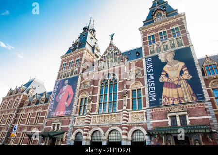 AMSTERDAM, Pays-Bas - Mars, 2018 : Le musée national situé sur la Place du Musée à Amsterdam Banque D'Images