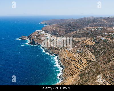 Vue aérienne sur Kastro, île grecque de Sifnos, été Banque D'Images