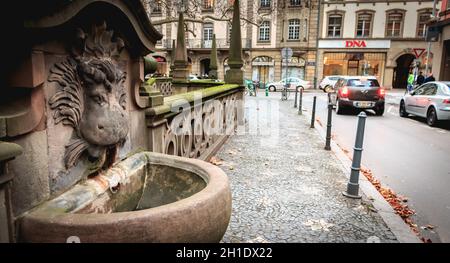 Strasbourg, France - 28 décembre 2017 - détails architecturaux de l'Église protestante de St Pierre le jeune à Strasbourg par une journée d'hiver Banque D'Images