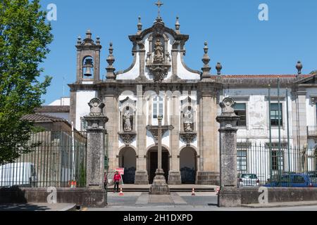 Guimaraes, Portugal - 10 mai 2018: Couvent de Santo Antonio dos Capuchos dans le centre historique de la ville comme les touristes visitent le printemps Banque D'Images