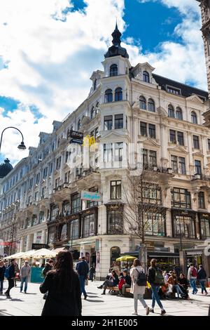 Vienne, AUTRICHE - Avril 2018 : Rue de la Carinthie, la plus célèbre rue commerçante dans le centre de Vienne Banque D'Images