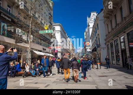 Vienne, AUTRICHE - Avril 2018 : Rue de la Carinthie, la plus célèbre rue commerçante dans le centre de Vienne Banque D'Images