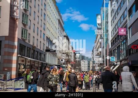 Vienne, AUTRICHE - Avril 2018 : Rue de la Carinthie, la plus célèbre rue commerçante dans le centre de Vienne Banque D'Images