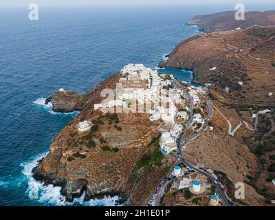 Vue aérienne sur Kastro, île grecque de Sifnos, été Banque D'Images