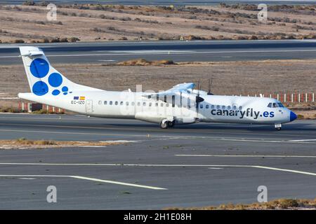 Gran Canaria, Espagne – 24 novembre 2019 : avion Canaryfly ATR 72-500 à l'aéroport de Gran Canaria (LPA) en Espagne. Banque D'Images