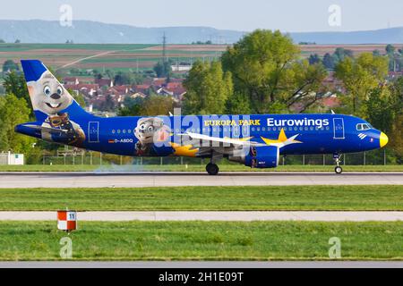 Stuttgart, Allemagne – 24 avril 2018 : Eurowings Airbus A320 dans le parc Europa couleurs spéciales à l'aéroport de Stuttgart (STR) en Allemagne. Banque D'Images