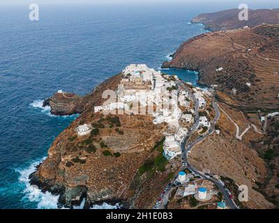 Vue aérienne sur Kastro, île grecque de Sifnos, été Banque D'Images