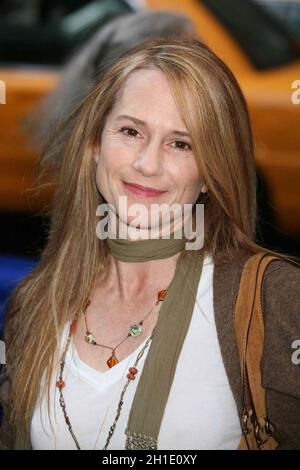 Holly Hunter participe à la soirée d'ouverture de « Faith Healer » au Booth Theatre de New York le 4 mai 2006.Crédit photo : Henry McGee/MediaPunch Banque D'Images