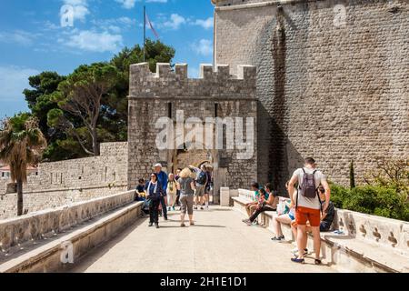 DUBROVNIK, CROATIE - Avril 2018 : Ploce porte à la belle ville de Dubrovnik Banque D'Images