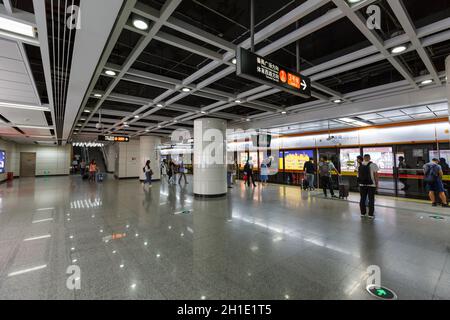 Guangzhou, Chine – 24 septembre 2019 : Station de métro South terminal 1 MRT à l'aéroport de Guangzhou (CAN) en Chine. Banque D'Images
