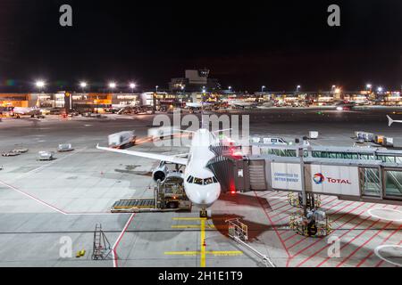 Francfort, Allemagne – 18 janvier 2018 : avion Lufthansa Airbus à l'aéroport de Francfort (FRA) en Allemagne. Airbus est un constructeur européen d'avions bas Banque D'Images