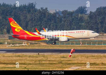 Beijing, Chine – 2 octobre 2019 : avion Boeing 737-800 de Hainan Airlines à l'aéroport de Beijing Capital (PEK) en Chine. Boeing est un avion américain ma Banque D'Images