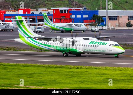 Tenerife, Espagne – 25 novembre 2019 : avion Binter Canarias ATR 72-600 à l'aéroport de Tenerife Nord (TFN) en Espagne. Banque D'Images