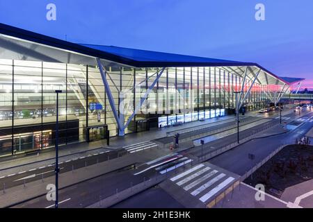 Gdansk, Pologne - 28 mai 2019 : Terminal de l'aéroport de Gdansk (GDN) en Pologne. Banque D'Images