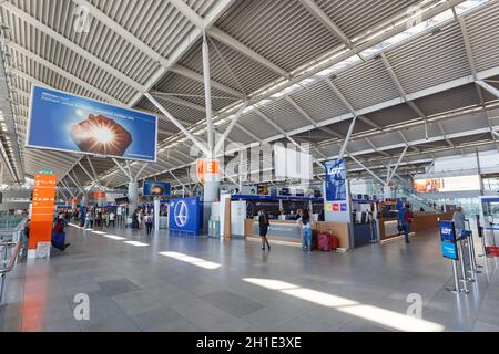 Varsovie, Pologne - 27 mai 2019 : Terminal de l'aéroport de Varsovie (WAW) en Pologne. Banque D'Images