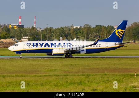 Varsovie, Pologne – 26 mai 2019 : avion Ryanair Sun Boeing 737-800 à l'aéroport de Varsovie (WAW) en Pologne. Boeing est un chef de constructeur américain d'avions Banque D'Images