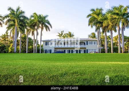 Miami, États-Unis d'Amérique - 30 novembre 2019: Appartements Bayshore Villas Coconut Grove à vendre ou à louer à Miami, États-Unis d'Amérique sur Novem Banque D'Images