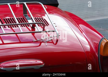 HEILIGENHAUS, NRW, ALLEMAGNE - 10 SEPTEMBRE 2017: Heiligenhaus, NRW, Allemagne - 10 septembre 2017: Vue arrière de la voiture Volkswagen Karmann Ghia d'époque en rouge Banque D'Images