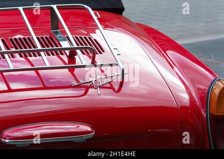 HEILIGENHAUS, NRW, ALLEMAGNE - 10 SEPTEMBRE 2017: Heiligenhaus, NRW, Allemagne - 10 septembre 2017: Vue arrière de la voiture Volkswagen Karmann Ghia d'époque en rouge Banque D'Images
