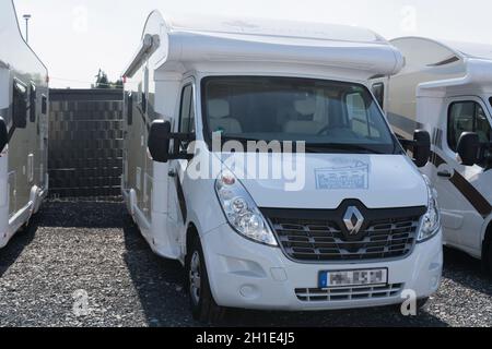 MUELHEIM RUHR; NRW; ALLEMAGNE -AOÛT 29; 2017: Location ou vente de camping-cars.Liberté de concept, voyage de vacances en famille, voyage de vacances avec c Banque D'Images