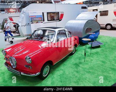 DÜSSELDORF, NRW, ALLEMAGNE - 29 AOÛT 2018 : Düsseldorf, NRW, Allemagne - 29 août 2018 : location ou vente de camping-cars à une exposition.Co Banque D'Images