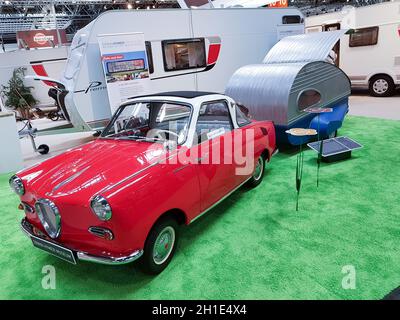 DÜSSELDORF, NRW, ALLEMAGNE - 29 AOÛT 2018 : Düsseldorf, NRW, Allemagne - 29 août 2018 : location ou vente de camping-cars à une exposition.C Banque D'Images