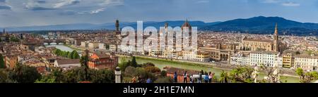 FLORENCE, ITALIE - Avril 2018 : Panorama de la belle ville de Florence de la place Michelangelo Banque D'Images