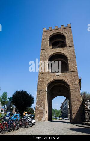 Tour de San Niccolo une porte construite sur 1324 comme une tour de défense situé sur la piazza Poggi à Florence Banque D'Images