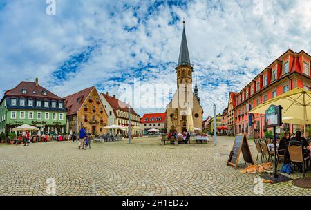 Weikersheim, Allemagne - 24 septembre 2014 : place ancienne avec cathédrale à Weikersheim, Bavière, Allemagne, Europe. Banque D'Images