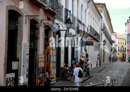 salvador, bahia / brésil - 17 avril 2015: Les touristes sont vus du Pelourinho, centre historique de la ville de Salvador. *** Légende locale *** Banque D'Images