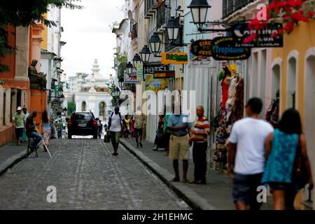 salvador, bahia / brésil - 17 avril 2015: Les touristes sont vus du Pelourinho, centre historique de la ville de Salvador. *** Légende locale *** Banque D'Images