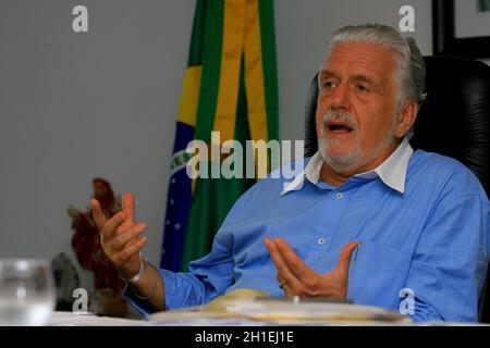 salvador, bahia / brésil - 27 décembre 2013 : Jaques Wagner, gouverneur de Bahia, est vu au siège du gouverneur de la Cente administrative Banque D'Images