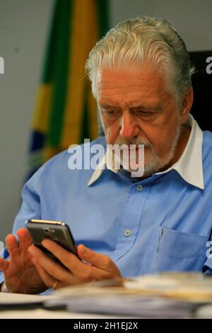 salvador, bahia / brésil - 27 décembre 2013 : Jaques Wagner, gouverneur de Bahia, est vu au siège du gouverneur de la Cente administrative Banque D'Images