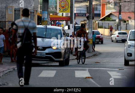 salvador, bahia / brésil - 14 mars 2018: Le véhicule est vu garé dans une zone de cycle utilisée par cicliesta dans le quartier de Pernambues dans la ville Banque D'Images