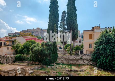 L'ancienne agora et le célèbre quartier de Plaka avec l'Acropole en arrière-plan.Athènes, Grèce. Banque D'Images