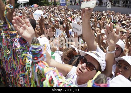 salvador, bahia / brésil - 15 janvier 2015 : les fans et les dévotés de Senhor do Bonfim accompagnent le lavage traditionnel des escaliers de la Bo Banque D'Images