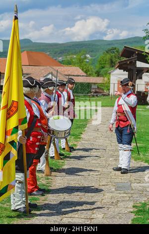Alba Iulia, Roumanie - 04 mai 2019 : soldats du XVIIIe siècle au Festival romain Apulum 'Revolta'. Banque D'Images