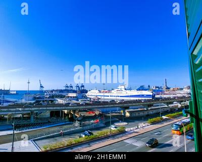 Gênes, Ligurie, Italie - 11 septembre 2019 : l'embarcadère des bateaux dans le port de Gênes. Banque D'Images