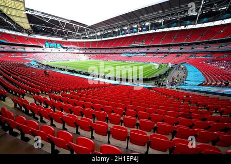 Photo du dossier datée du 22-06-2021, d'Une vue générale du stade devant le match de l'UEFA Euro 2020 du Groupe D au stade Wembley, Londres.L'UEFA a ordonné à l'Angleterre de jouer son prochain match de compétition à domicile derrière des portes fermées, avec une autre partie suspendue, en relation avec le désordre de la finale de l'Euro 2020 à Wembley, a annoncé l'UEFA.Date de publication : lundi 18 octobre 2021. Banque D'Images