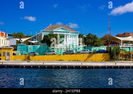 Willemstad, Curaçao, - bâtiments de couleur spécifique à la rue à Curacao Banque D'Images