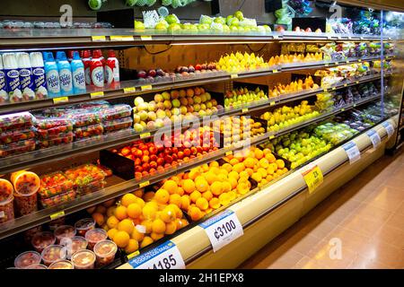 Puerto Limon, Costa Rica - 8 décembre 2019: Les fruits en vente sur le marché à Puerto Limon, Costa Rica, le 8 décembre 2019 Banque D'Images