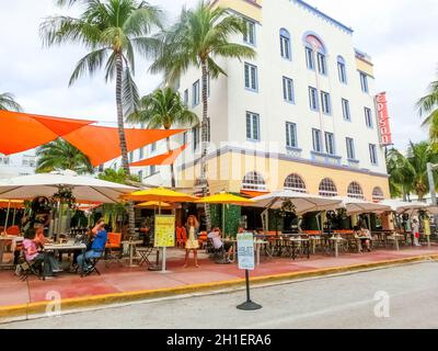 Miami, États-Unis d'Amérique - 30 novembre 2019 : Edison Hotel at Ocean Drive à Miami Beach, Floride.L'architecture art déco de South Beach en est une Banque D'Images