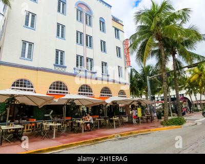 Miami, États-Unis d'Amérique - 30 novembre 2019 : Edison Hotel at Ocean Drive à Miami Beach, Floride.L'architecture art déco de South Beach en est une Banque D'Images