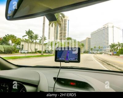 Miami, États-Unis - 29 novembre 2019 : le système de navigation dans la voiture à Miami, États-Unis Banque D'Images