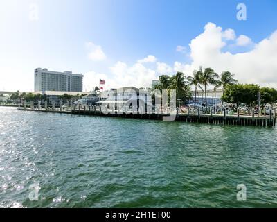 Fort Lauderdale - le 11 décembre 2019 : beau grand bâtiment de l'hôtel Hilton dans la ville de fort Lauderdale, en Floride Banque D'Images