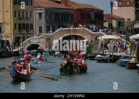 Les rameurs arrivent sur le canal de Cannaregio pour participer au Vogalonga à Venise, Italie, le 09 juin 2019.(MVS) Banque D'Images